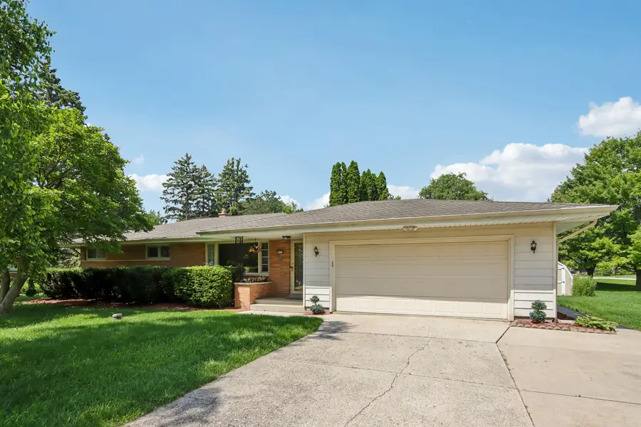 8173 S 28th St, Franklin, WI 53132 - #2