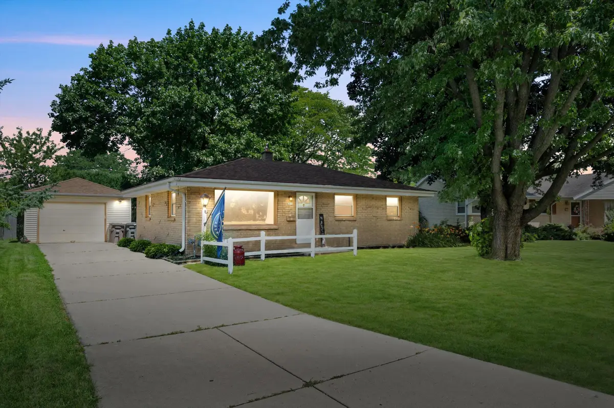 6830 W Plainfield Ave, Greenfield, WI 53220 - #1