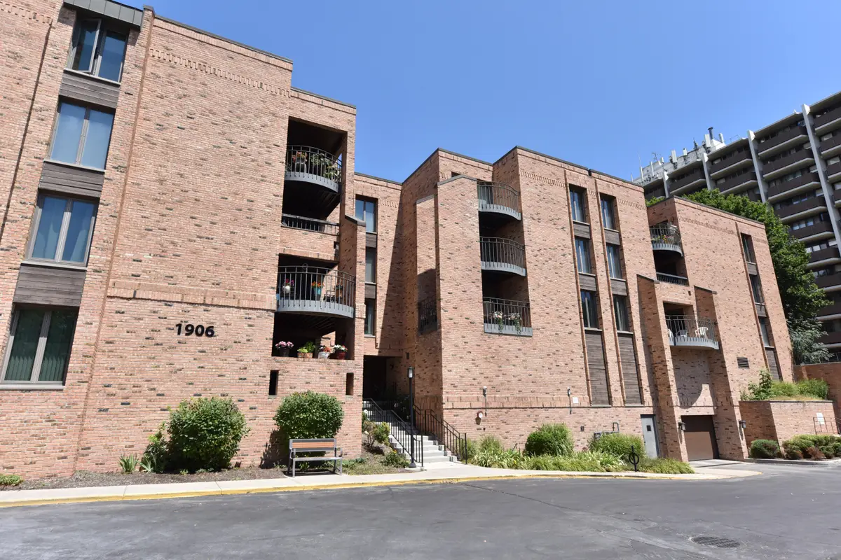 1906 E Shorewood Blvd, Shorewood, WI 53211 - #1
