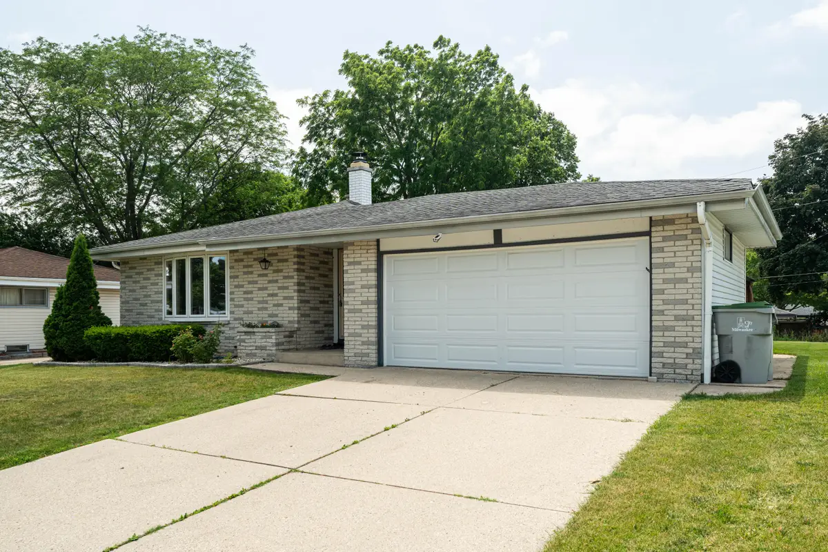 8625 W Petersik St, Milwaukee, WI 53224 - #1