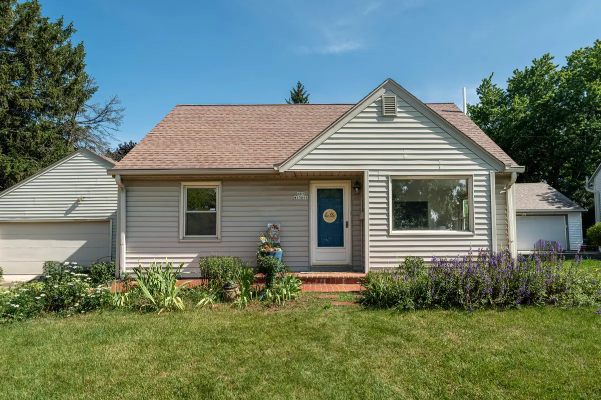 N87W15898 Belleview Blvd, Menomonee Falls, WI 53051 - #1