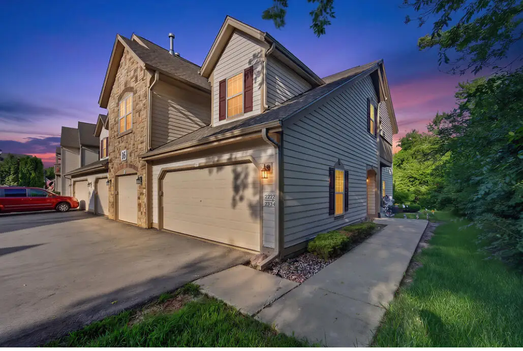 2224 W Vista Bella Dr, Oak Creek, WI 53154 - #1