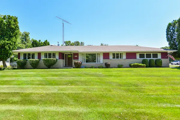 1075 S Lake Shore Dr, Lake Geneva, WI 53147