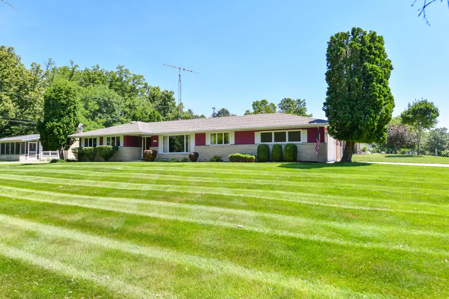 1075 S Lake Shore Dr, Lake Geneva, WI 53147 - #3