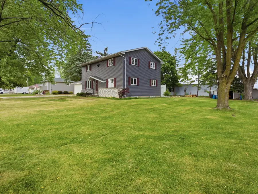 825 Landis St, Collins, WI 54207 - #3