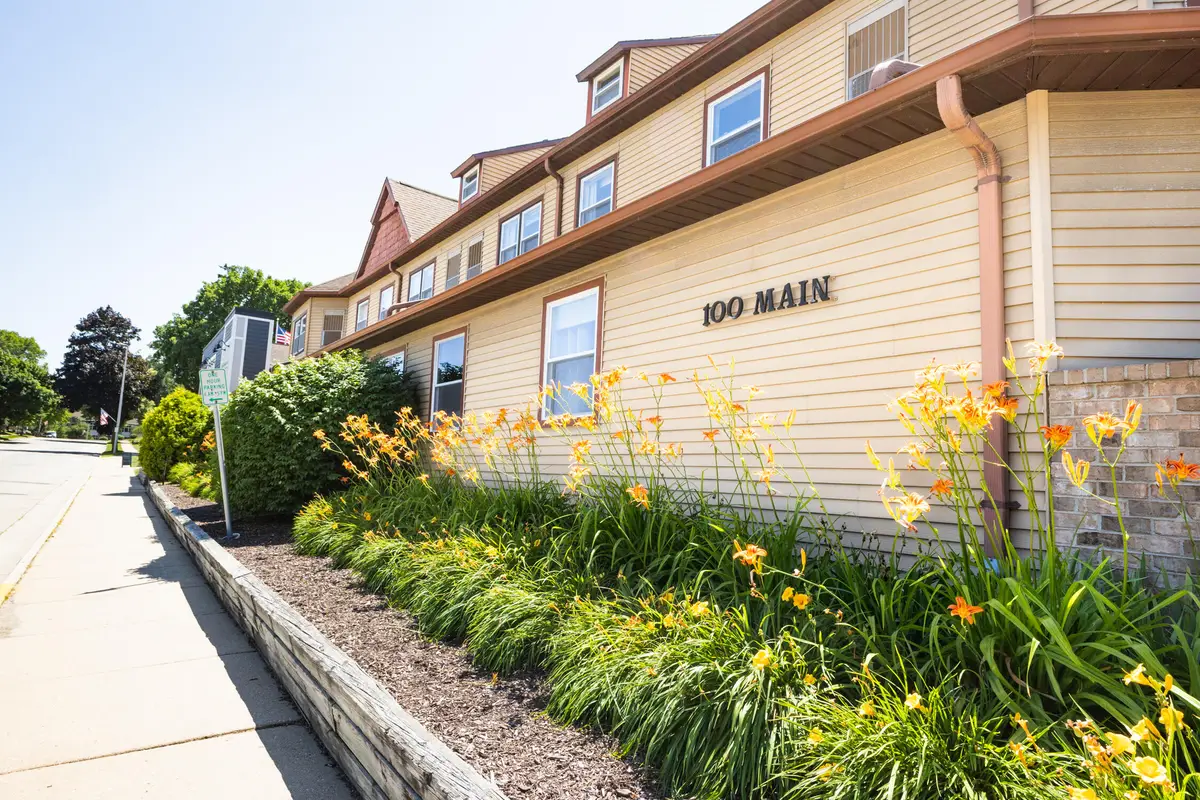 100 Main St, Pewaukee, WI 53072 - #1