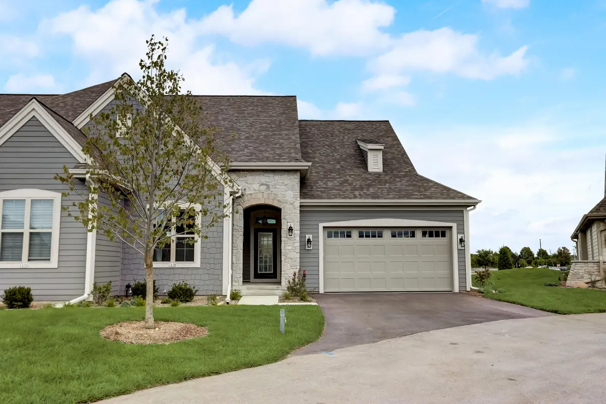1614 Belmont Ln, Oconomowoc, WI 53066 - #1