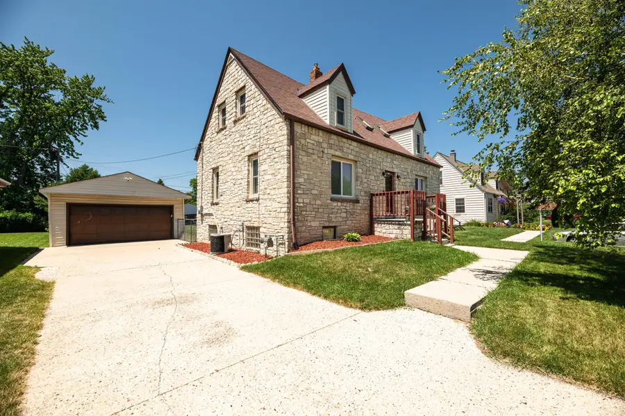 5949 S 31st St, Greenfield, WI 53221 - #2