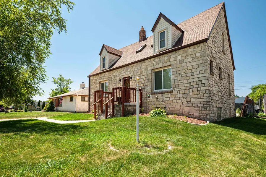 5949 S 31st St, Greenfield, WI 53221 - #3