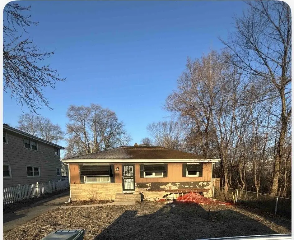 5371 N 61st St, Milwaukee, WI 53218 - #1