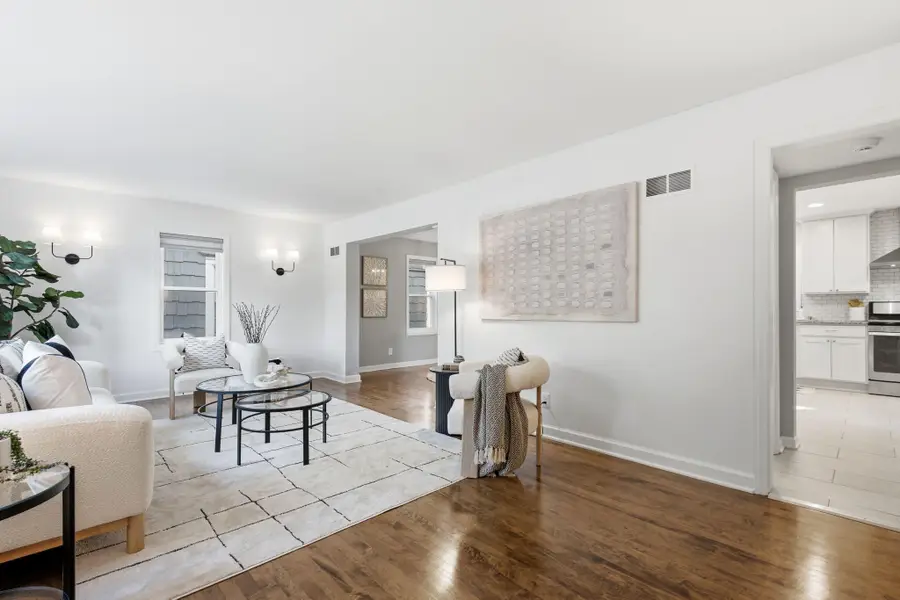 336 E Lake View Ave, Whitefish Bay, WI 53217 - #2