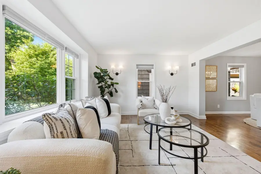 336 E Lake View Ave, Whitefish Bay, WI 53217 - #3
