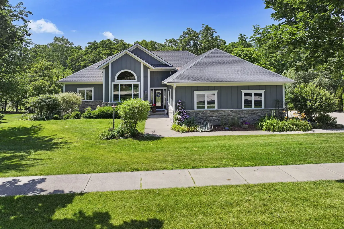 1109 Cooper Hawk Dr, Burlington, WI 53105 - #1