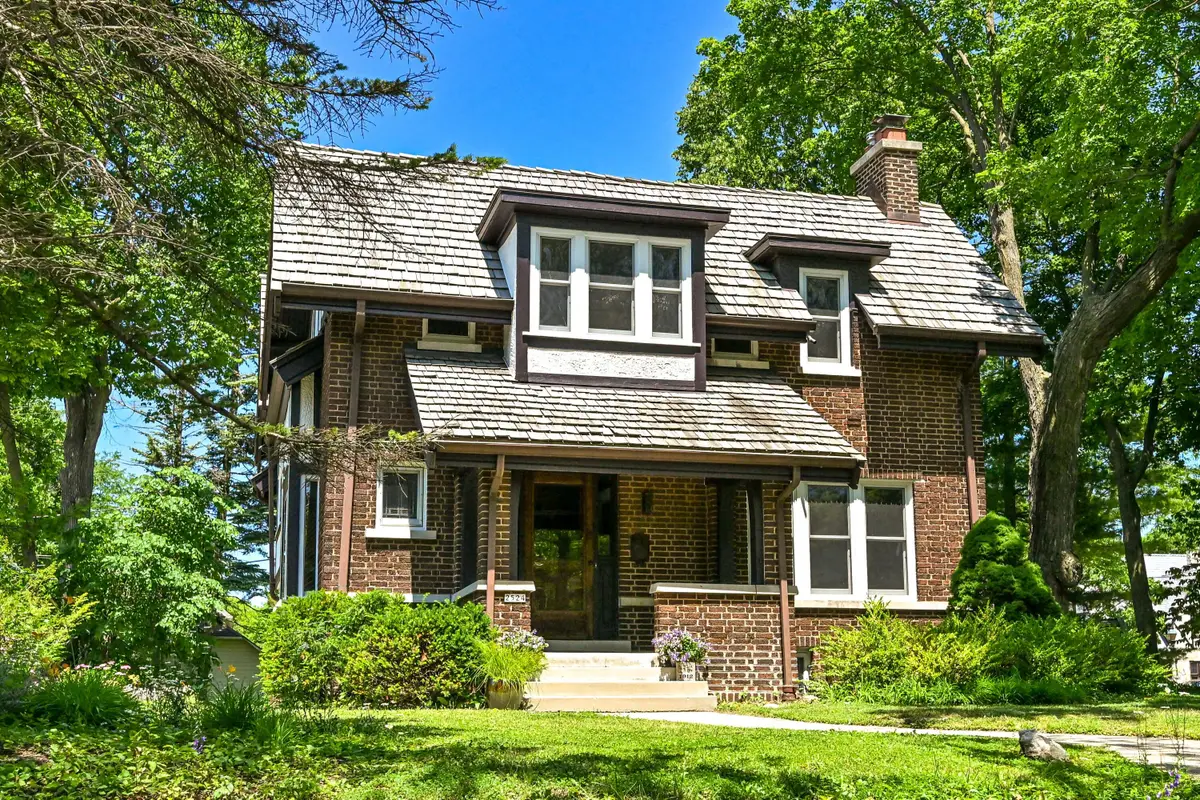 2524 E Menlo Blvd, Shorewood, WI 53211 - #1
