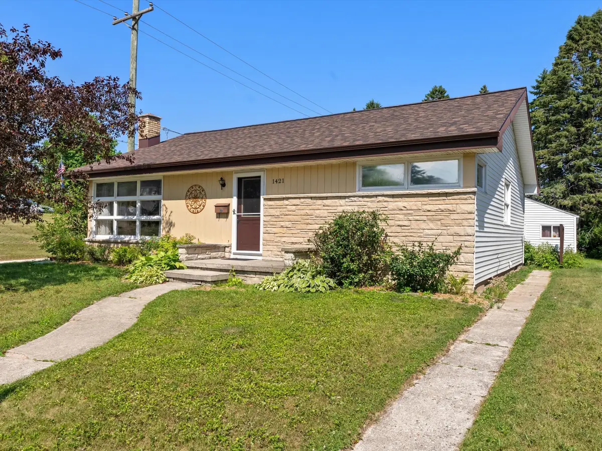 1421 N 5th St, Manitowoc, WI 54220 - #1
