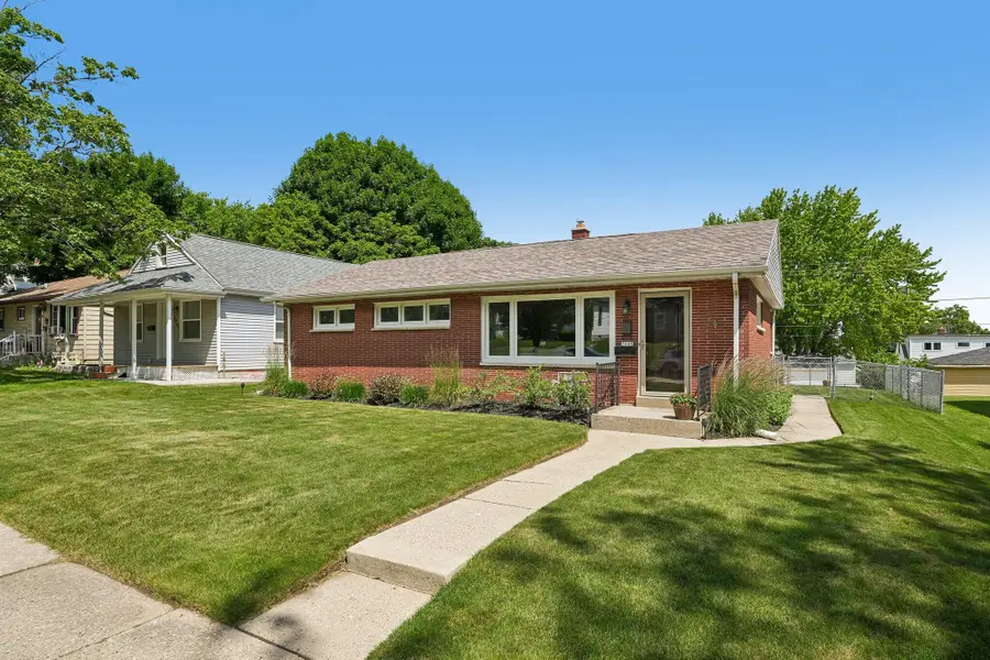 3648 E Whittaker Ave, Cudahy, WI 53110 - #2