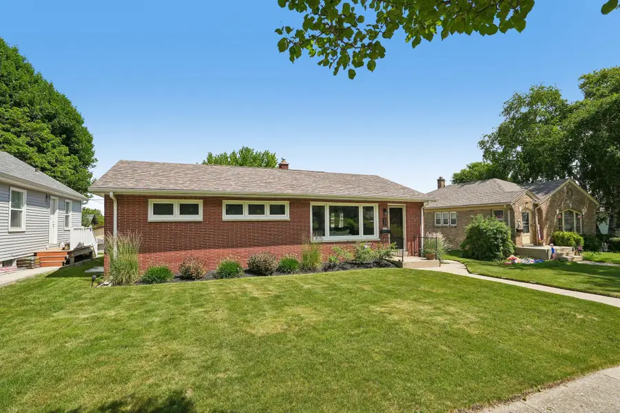 3648 E Whittaker Ave, Cudahy, WI 53110 - #3