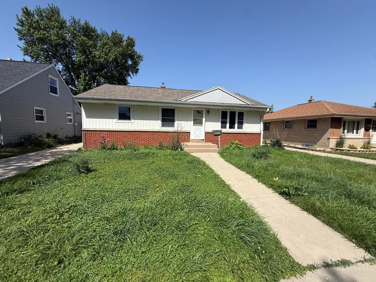 3631 S 82nd St, Milwaukee, WI 53220 - #1