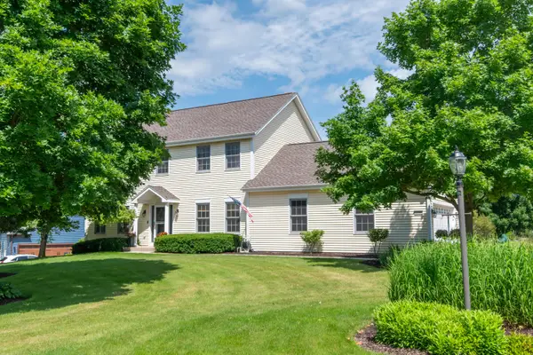 N65W13488 Lilly Creek Dr, Menomonee Falls, WI 53051