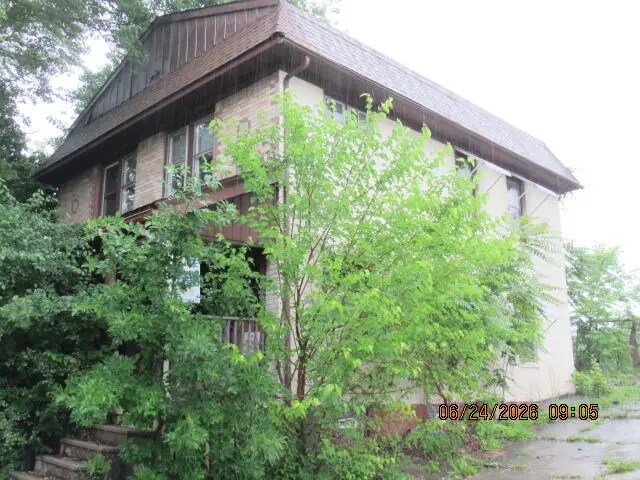 5916 W Dixon St, Milwaukee, WI 53214 - #1