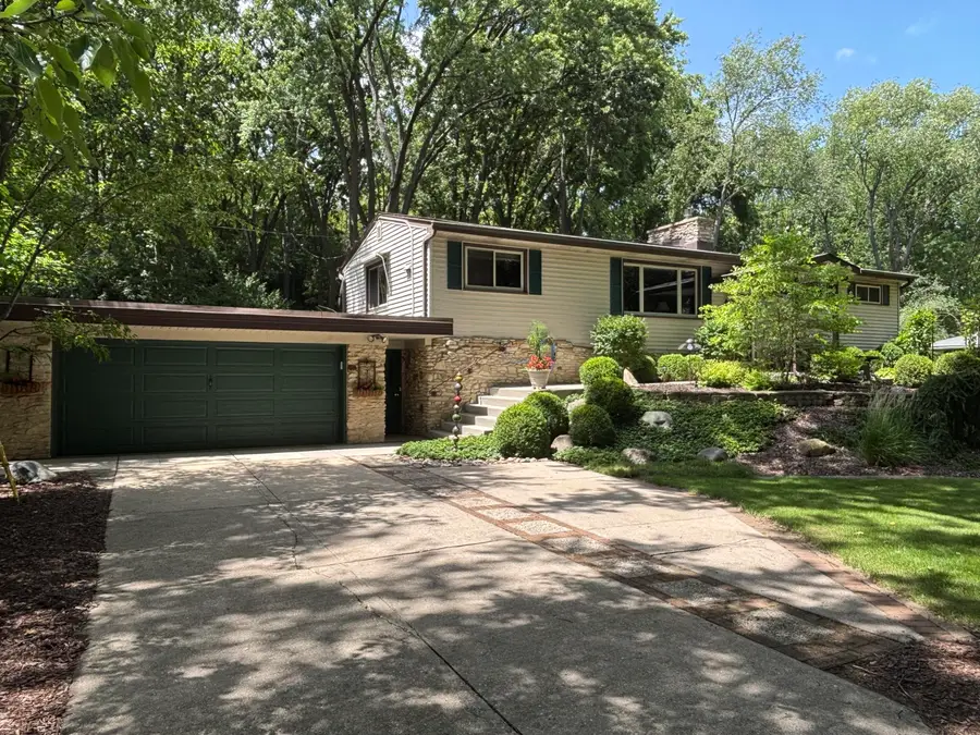 4410 Golf Dr, Waterford, WI 53185 - #2