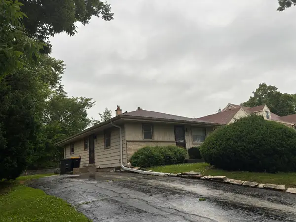 2049 N 115th St, Wauwatosa, WI 53226