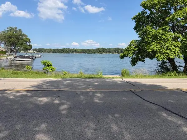 7334 N Tichigan Rd, Waterford, WI 53185