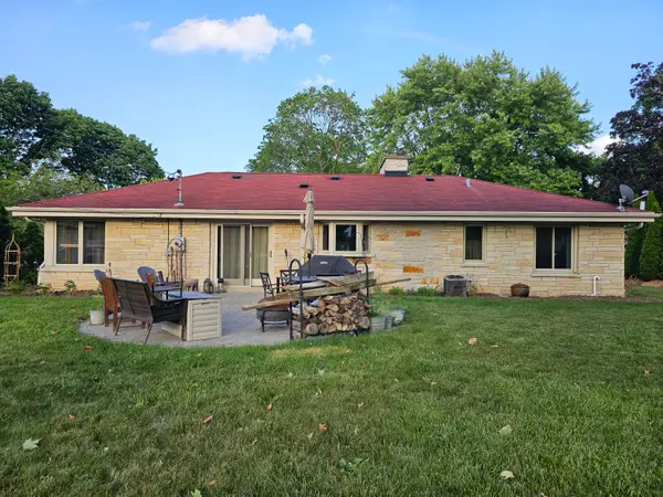 2127 Crestview Ct, Wauwatosa, WI 53226