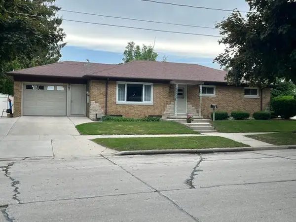 2504 S 8 St, Manitowoc, WI 54220