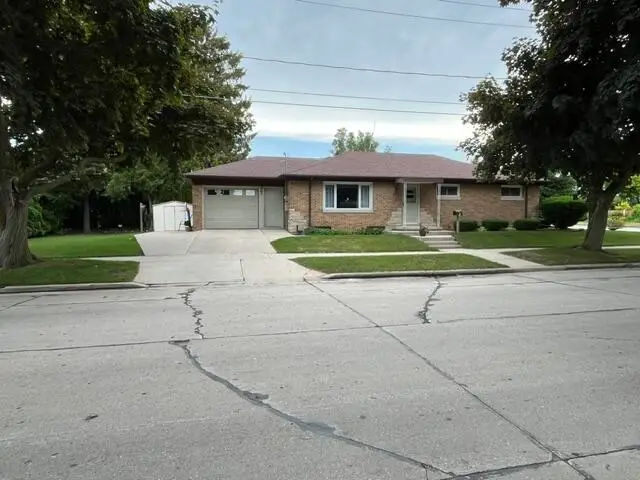 2504 S 8 St, Manitowoc, WI 54220 - #2