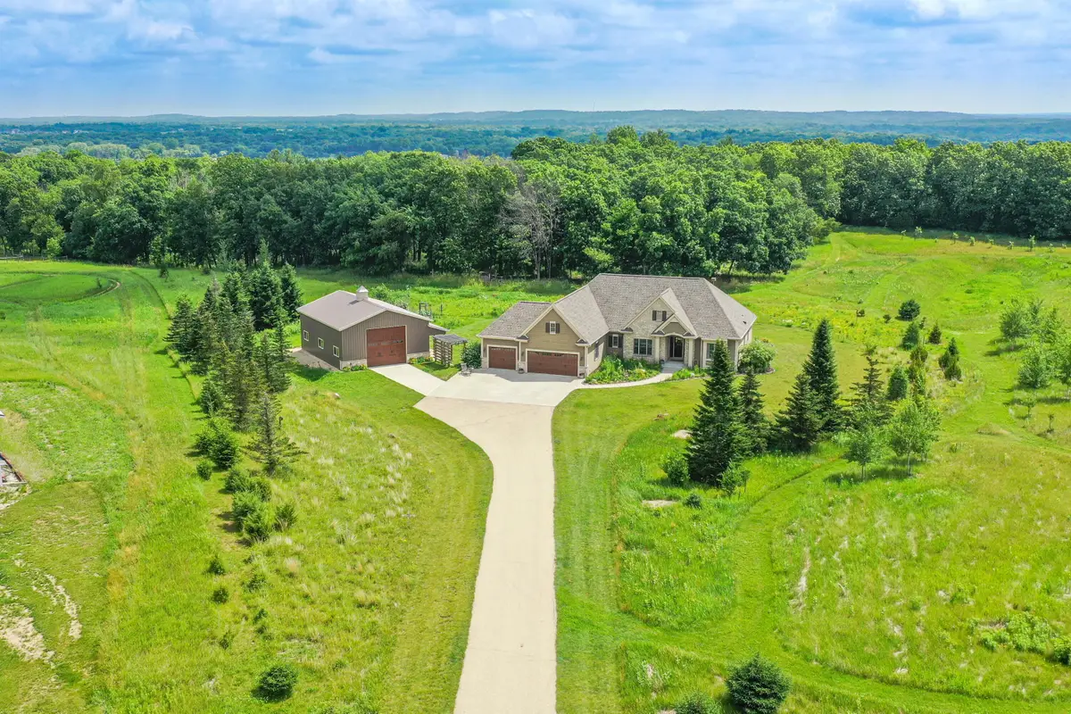 S106W36642 Saddle Ridge Dr, Eagle, WI 53119 - #1