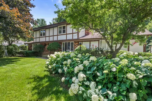 N76W14597 North Point Dr, Menomonee Falls, WI 53051