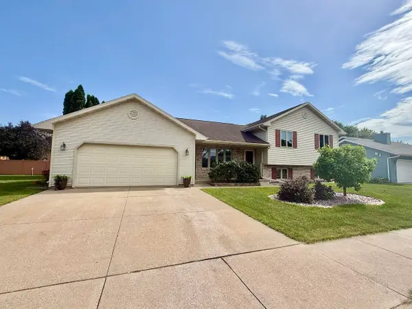 1035 Laager Ln, Oshkosh, WI 54902