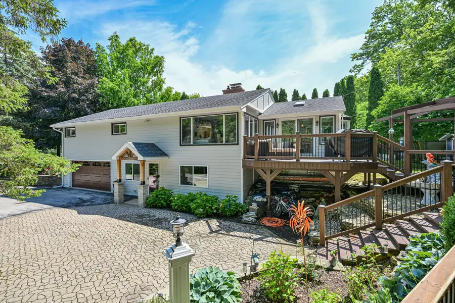 795 W Monrovia Ave, Glendale, WI 53217 - #3