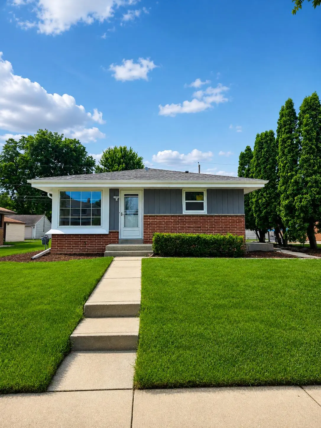 2735 E Bolivar Ave, Saint Francis, WI 53235 - #1