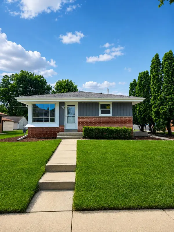 2735 E Bolivar Ave, Saint Francis, WI 53235