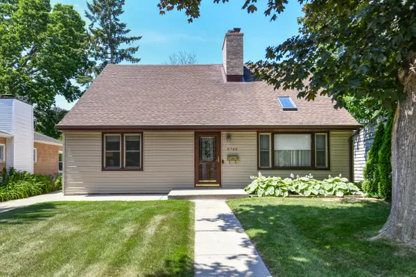 5769 N River Forest Dr, Glendale, WI 53209