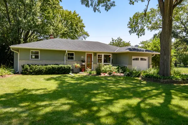 W155N5414 Balsam Dr, Menomonee Falls, WI 53051