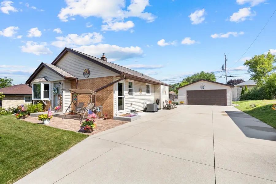 518 Williams Ave, South Milwaukee, WI 53172 - #2