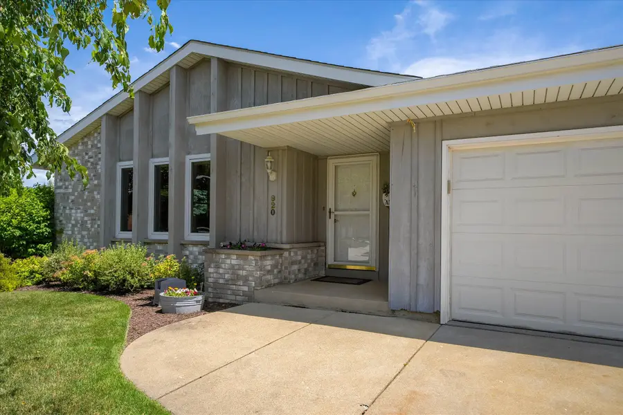 920 Cedar Ct, Port Washington, WI 53074 - #2