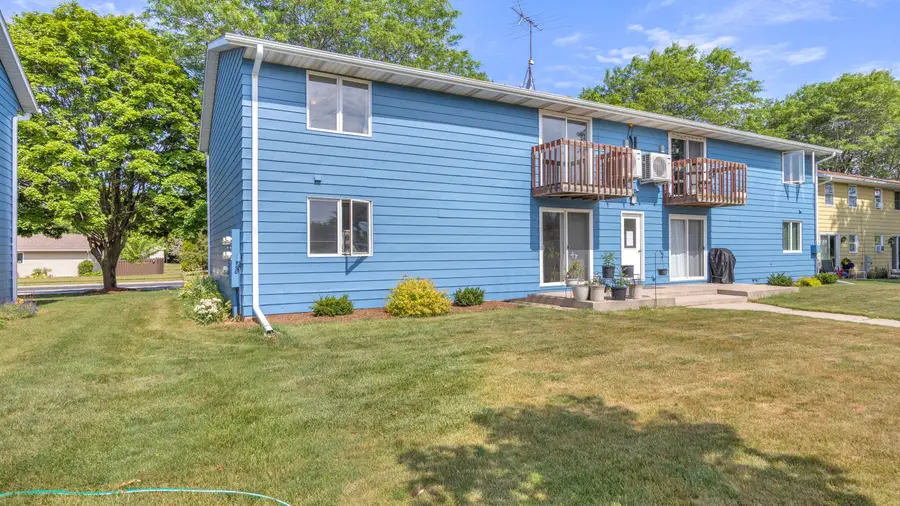 215 S 11 St, Oostburg, WI 53070 - #3