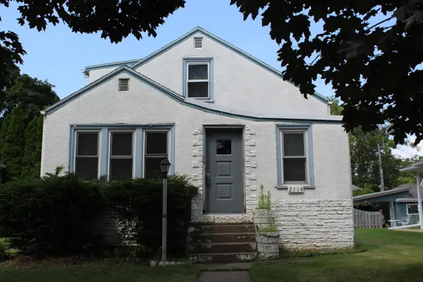 2114 S 16th St, La Crosse, WI 54601