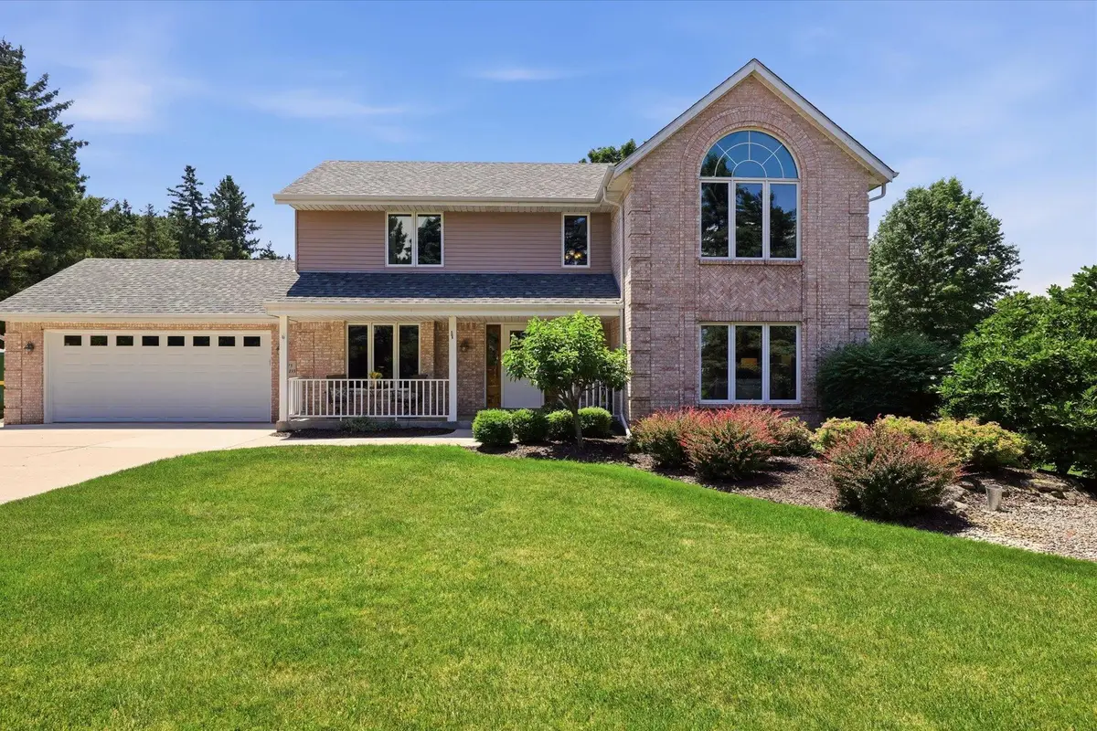 N75W29135 Pledl Ln, Merton, WI 53029 - #1