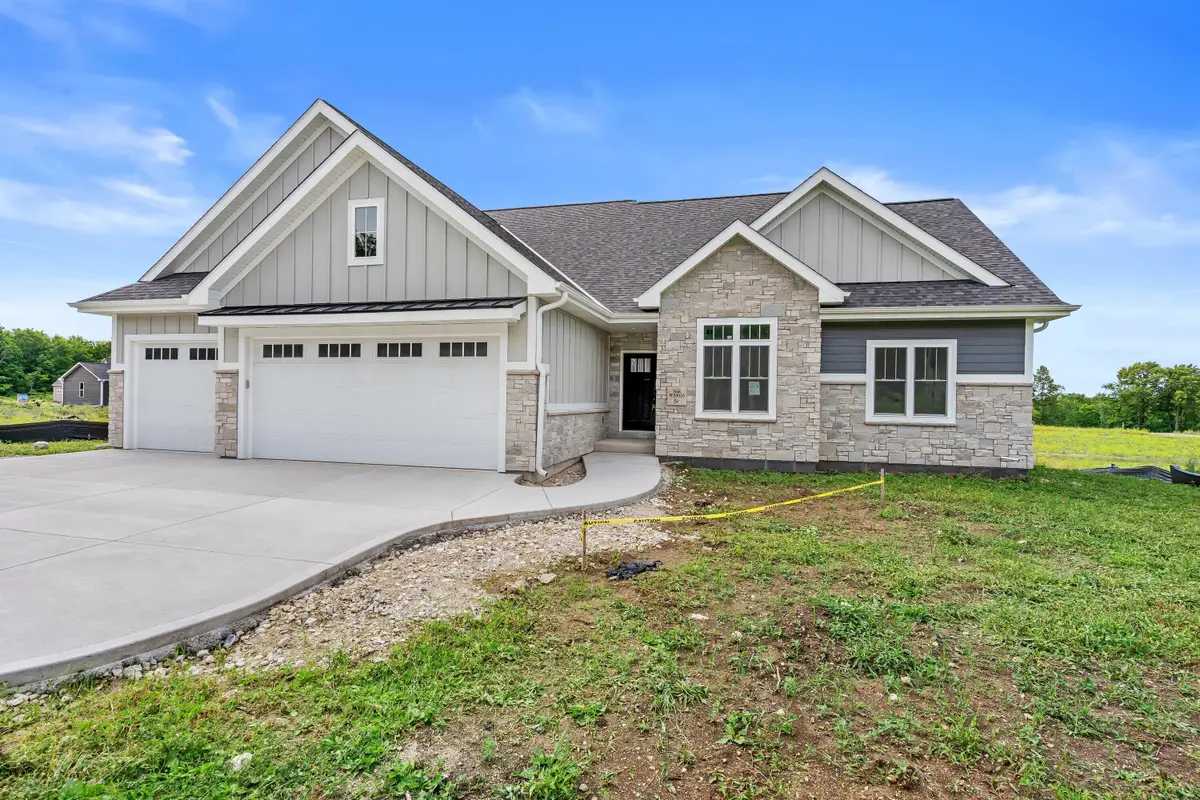 N66W20955 Sweet Clover Dr, Menomonee Falls, WI 53051 - #1