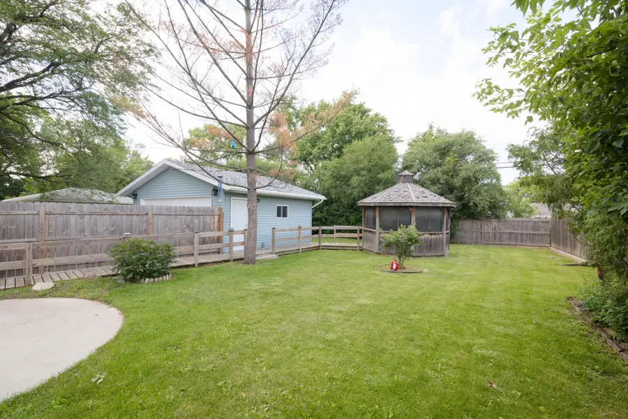 N89W15242 Cleveland Ave, Menomonee Falls, WI 53051 - #2