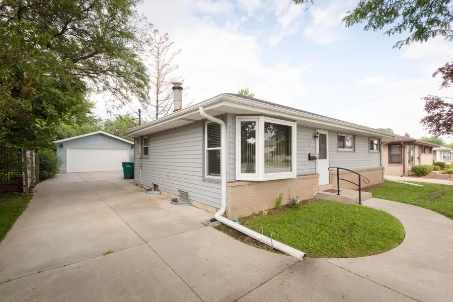 N89W15242 Cleveland Ave, Menomonee Falls, WI 53051 - #3