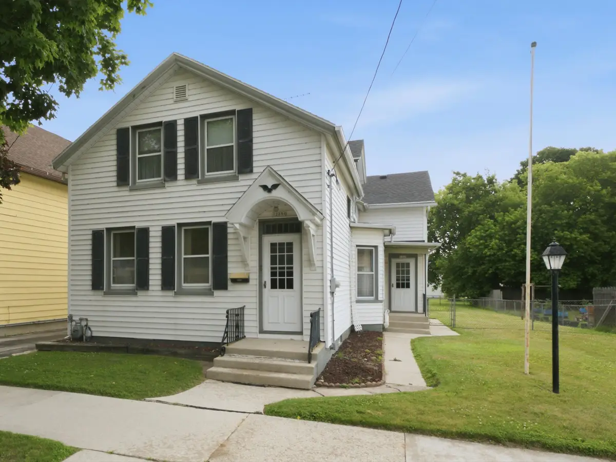1209 S 11th St, Manitowoc, WI 54220 - #1