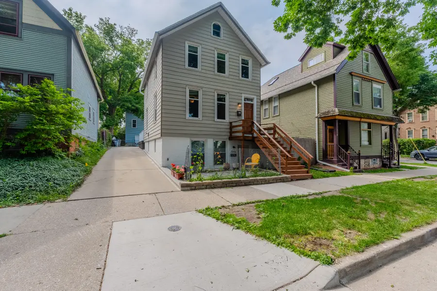 1755 N Franklin Pl, Milwaukee, WI 53202 - #2