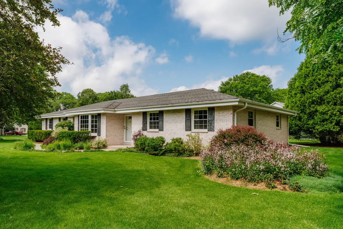3815 Westwood Ct, Brookfield, WI 53005 - #1