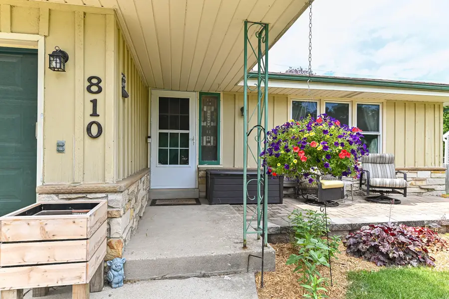 810 17th Ave, South Milwaukee, WI 53172 - #2